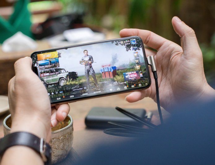 Las consolas siguen siendo las estrellas del videojuego. El dinero real está en el móvil y las microtransacciones